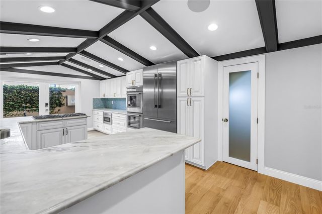 2410 COFFEE POT BOULEVARD NE, St Petersburg, FL 33704