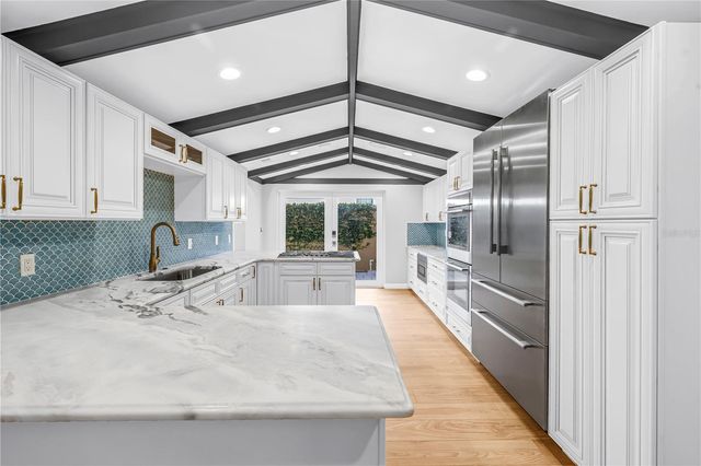 2410 COFFEE POT BOULEVARD NE, St Petersburg, FL 33704