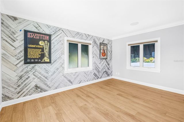 2410 COFFEE POT BOULEVARD NE, St Petersburg, FL 33704