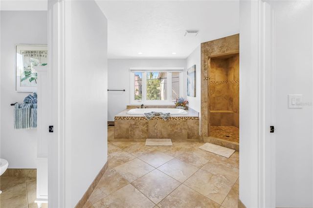 2410 COFFEE POT BOULEVARD NE, St Petersburg, FL 33704