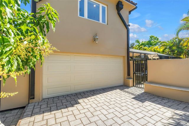 2410 COFFEE POT BOULEVARD NE, St Petersburg, FL 33704