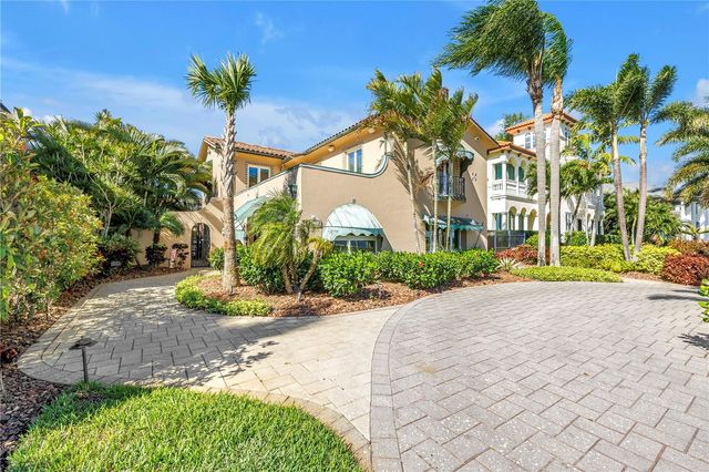 2410 COFFEE POT BOULEVARD NE, St Petersburg, FL 33704