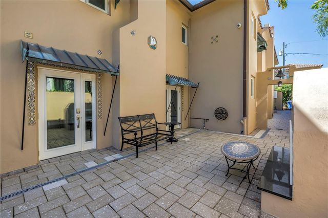 2410 COFFEE POT BOULEVARD NE, St Petersburg, FL 33704