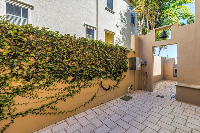 2410 COFFEE POT BOULEVARD NE, St Petersburg, FL 33704