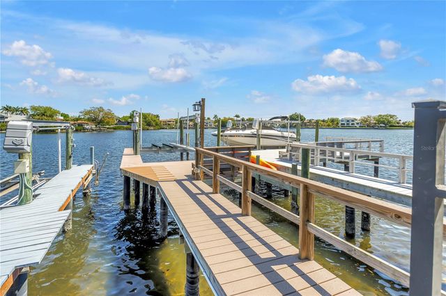 2410 COFFEE POT BOULEVARD NE, St Petersburg, FL 33704