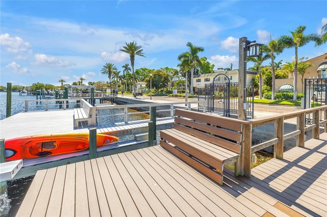 2410 COFFEE POT BOULEVARD NE, St Petersburg, FL 33704