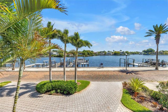 2410 COFFEE POT BOULEVARD NE, St Petersburg, FL 33704