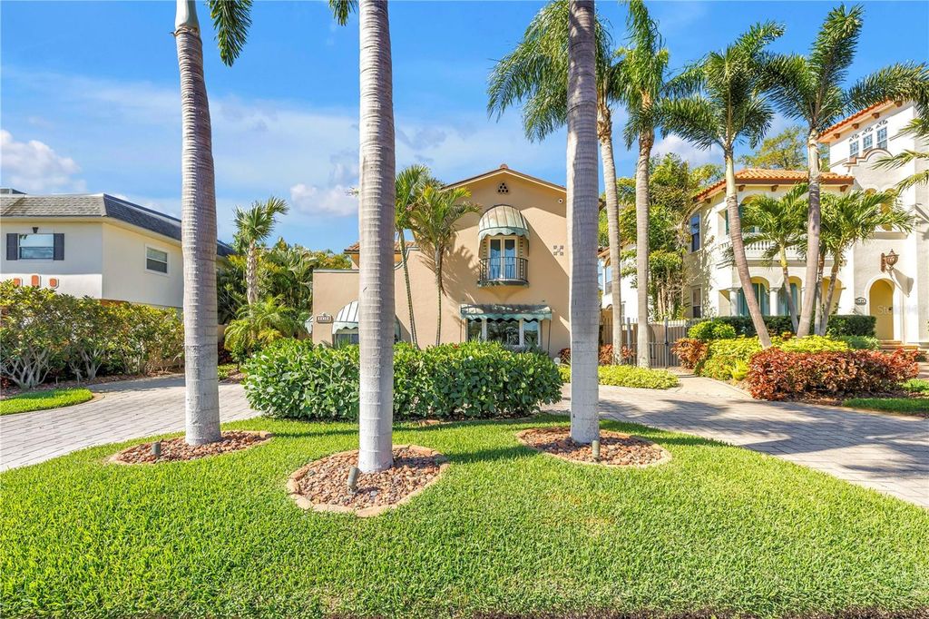 2410 COFFEE POT BOULEVARD NE, St Petersburg, FL 33704