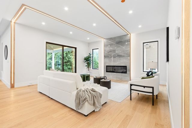 108 Woodbine Circle, Needham, MA 02494