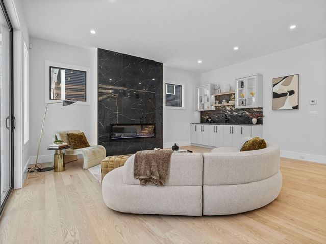 108 Woodbine Circle, Needham, MA 02494