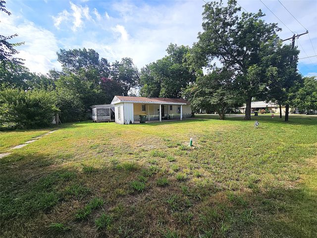 307 E State Street, Groesbeck, TX 76642