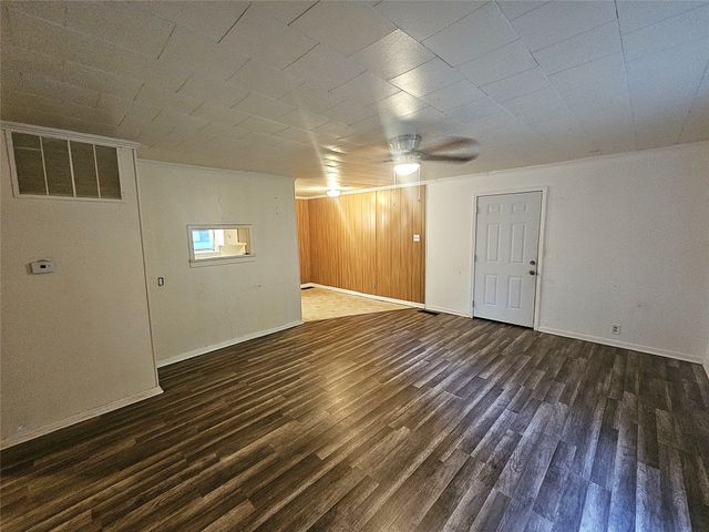 307 E State Street, Groesbeck, TX 76642
