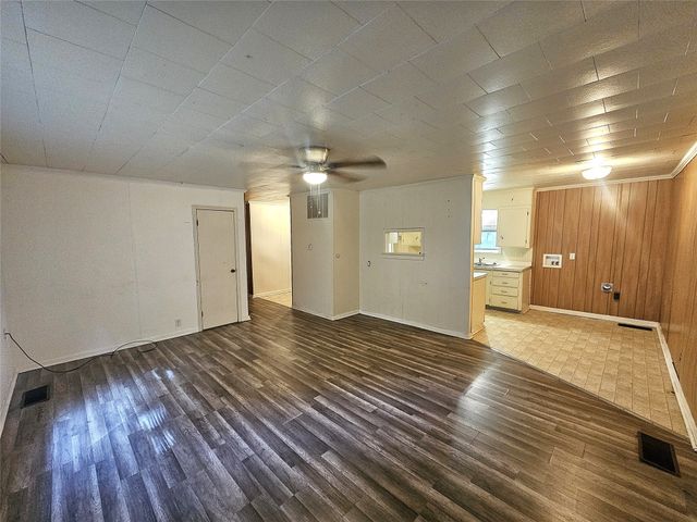 307 E State Street, Groesbeck, TX 76642