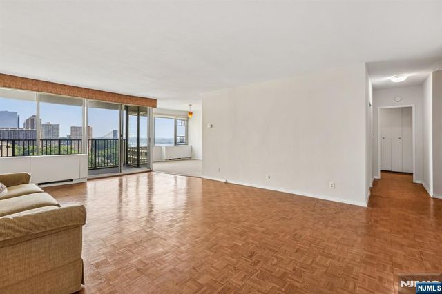 5 Horizon 1708, Fort Lee, NJ 07024