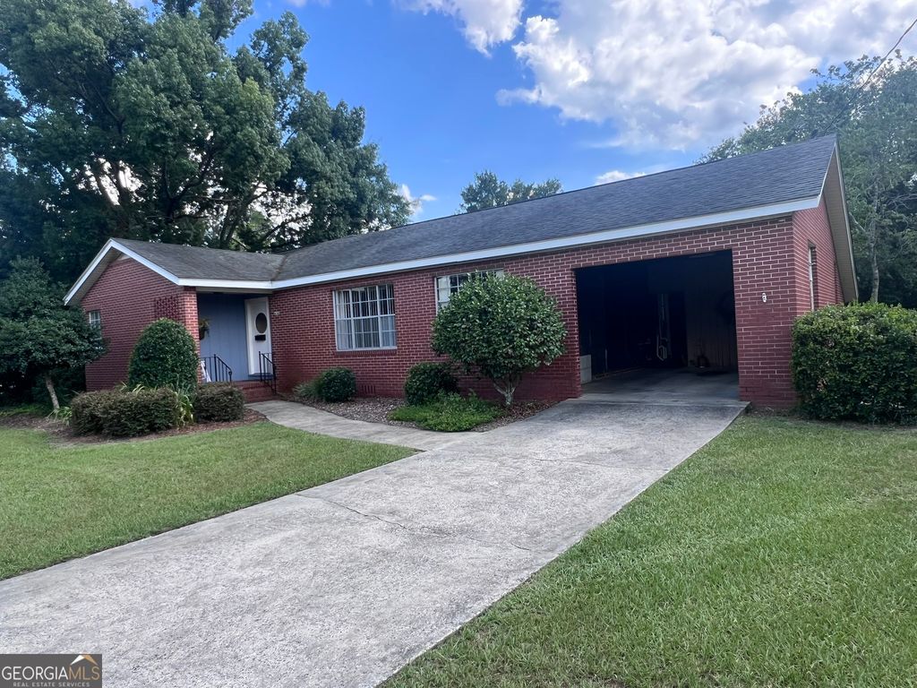 658 E Walnut Street, Jesup, GA 31546