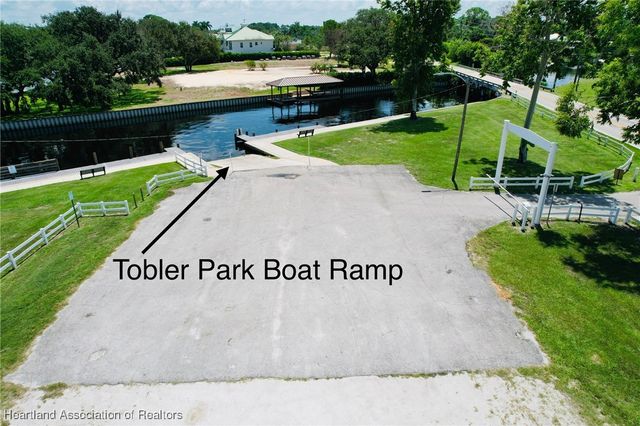 112 Loquat Road NE, Lake Placid, FL 33852