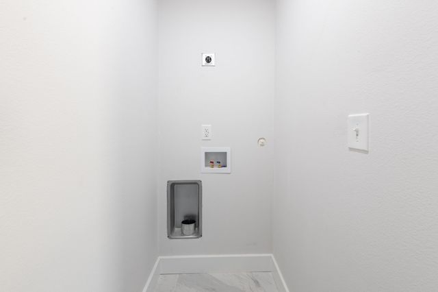 1218 Tarpley Avenue, Dallas, TX 75211