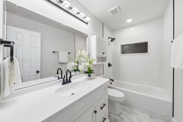 1218 Tarpley Avenue, Dallas, TX 75211