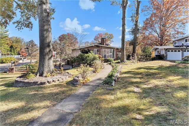 11814 Claychester Drive, Des Peres, MO 63131