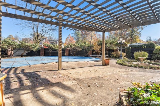 11814 Claychester Drive, Des Peres, MO 63131