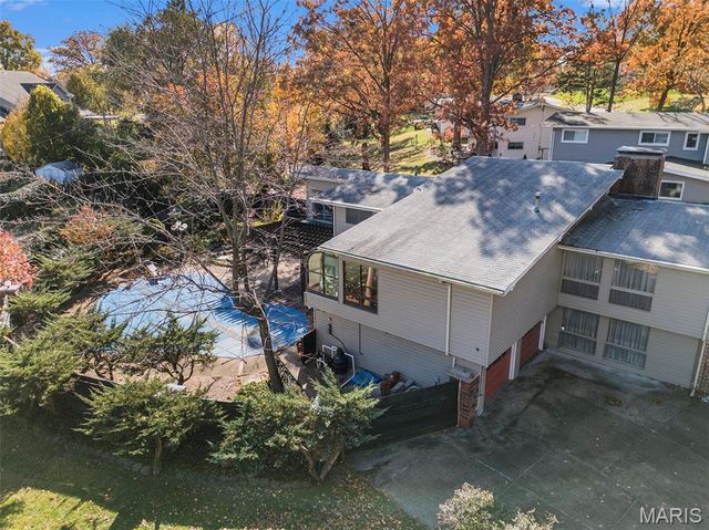 11814 Claychester Drive, Des Peres, MO 63131