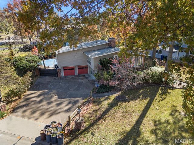 11814 Claychester Drive, Des Peres, MO 63131