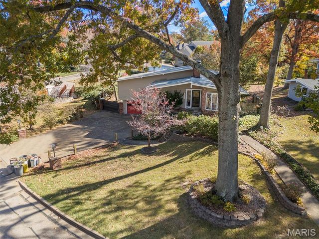 11814 Claychester Drive, Des Peres, MO 63131