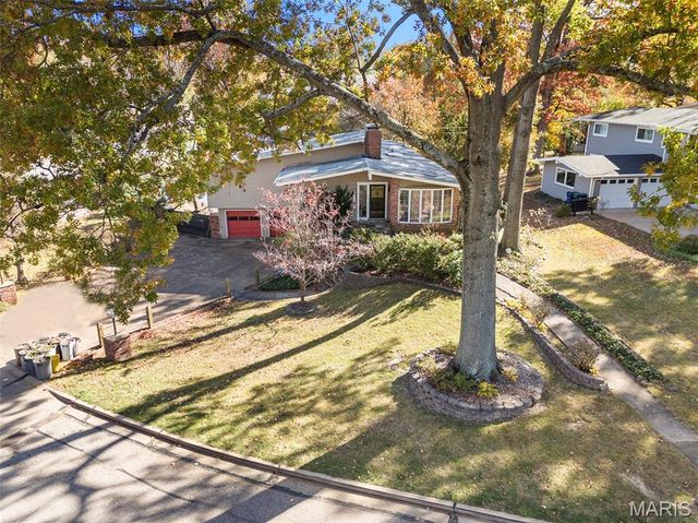 11814 Claychester Drive, Des Peres, MO 63131