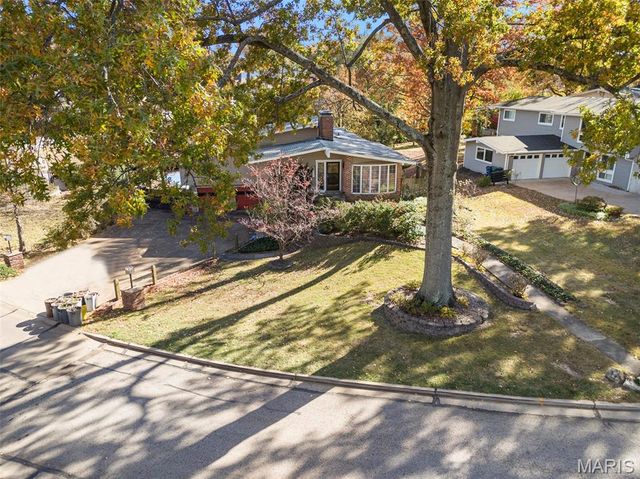 11814 Claychester Drive, Des Peres, MO 63131