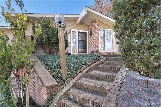 11814 Claychester Drive, Des Peres, MO 63131