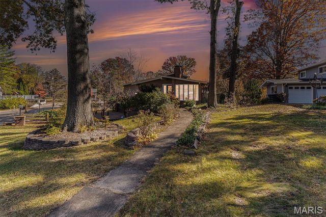 11814 Claychester Drive, Des Peres, MO 63131