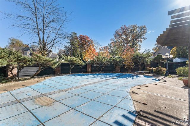 11814 Claychester Drive, Des Peres, MO 63131