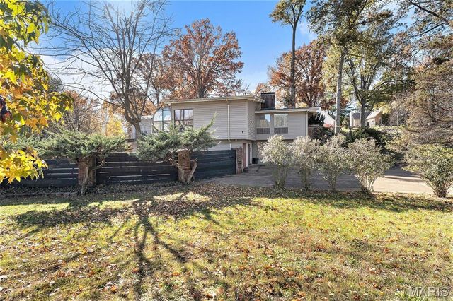 11814 Claychester Drive, Des Peres, MO 63131