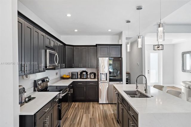 1017 NW 15th Ter, Cape Coral, FL 33993