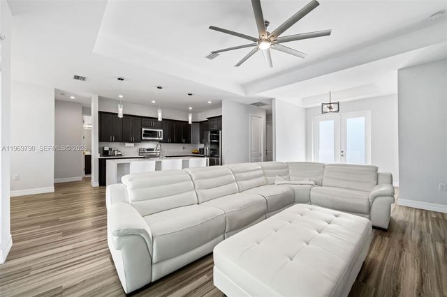 1017 NW 15th Ter, Cape Coral, FL 33993