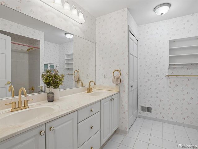 39440 Vassar Court, Sterling Heights, MI 48313