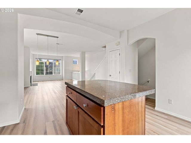 2264 Nw OAK KNOLL Pl, Beaverton, OR 97006