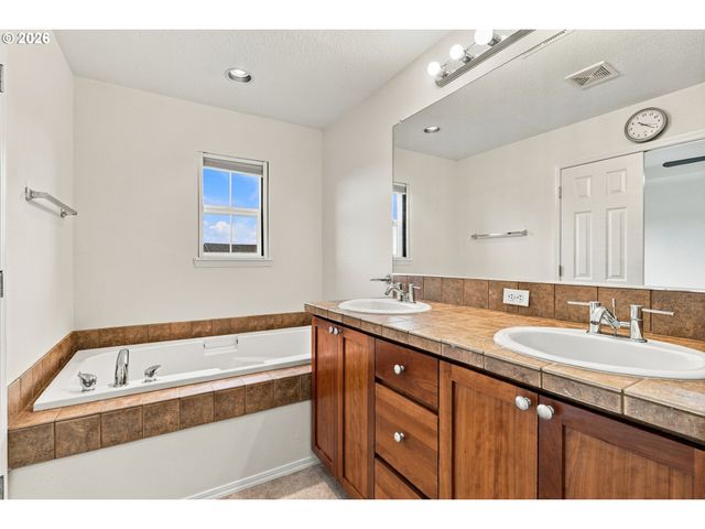 2264 Nw OAK KNOLL Pl, Beaverton, OR 97006