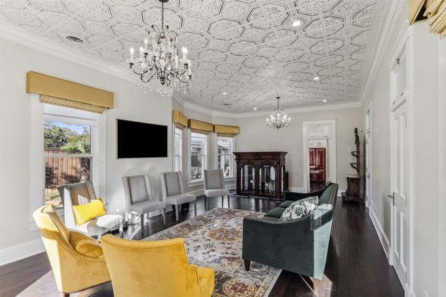 907 S Robinson Street, Cleburne, TX 76031