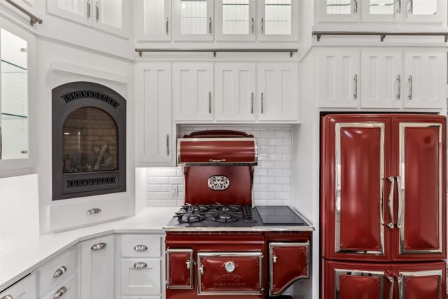 907 S Robinson Street, Cleburne, TX 76031