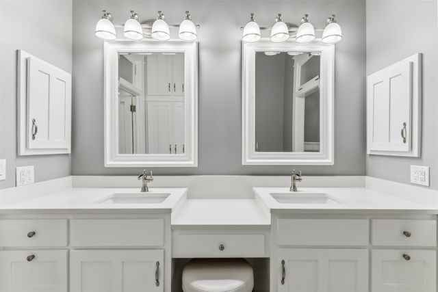 907 S Robinson Street, Cleburne, TX 76031