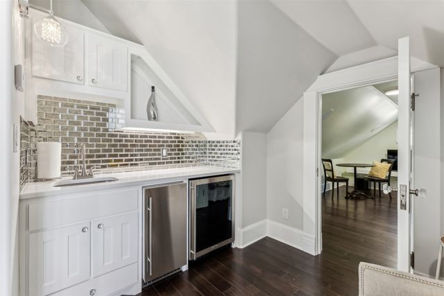 907 S Robinson Street, Cleburne, TX 76031