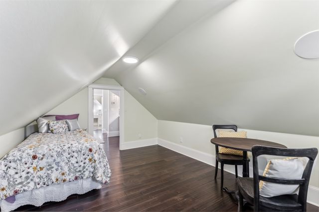 907 S Robinson Street, Cleburne, TX 76031