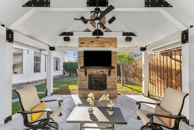 907 S Robinson Street, Cleburne, TX 76031