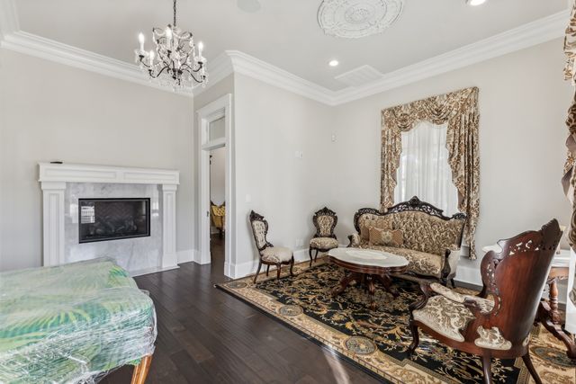 907 S Robinson Street, Cleburne, TX 76031