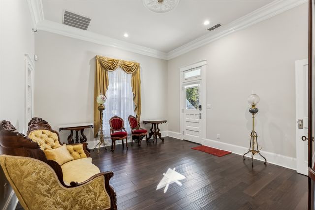 907 S Robinson Street, Cleburne, TX 76031