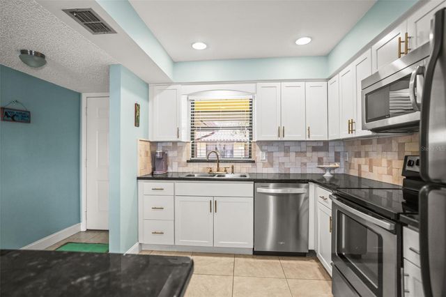 2113 HAMMOCK PINE BOULEVARD 2113, Clearwater, FL 33761