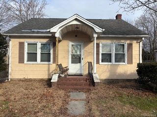 364 Hamilton Avenue, Riverhead, NY 11901