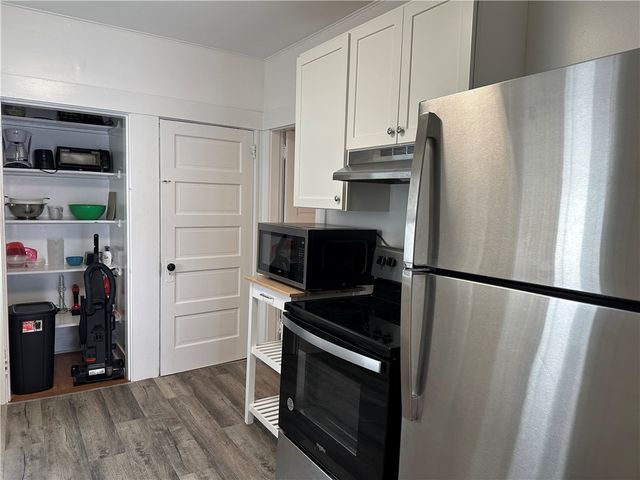 15 Kilburn Ct Court, Newport, RI 02840