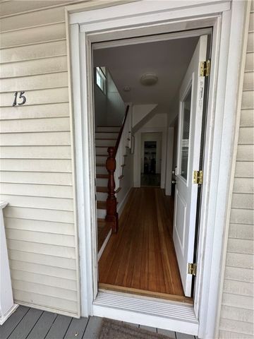 15 Kilburn Ct Court, Newport, RI 02840